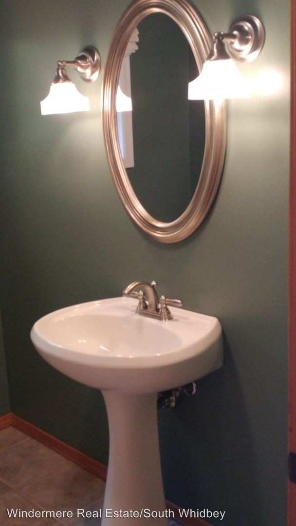 Building Photo - 684 Windmill Dr