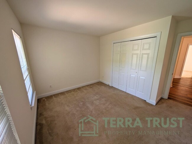 Building Photo - 10429 Madison Park Dr