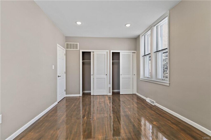 Building Photo - 2118 E Genesee St