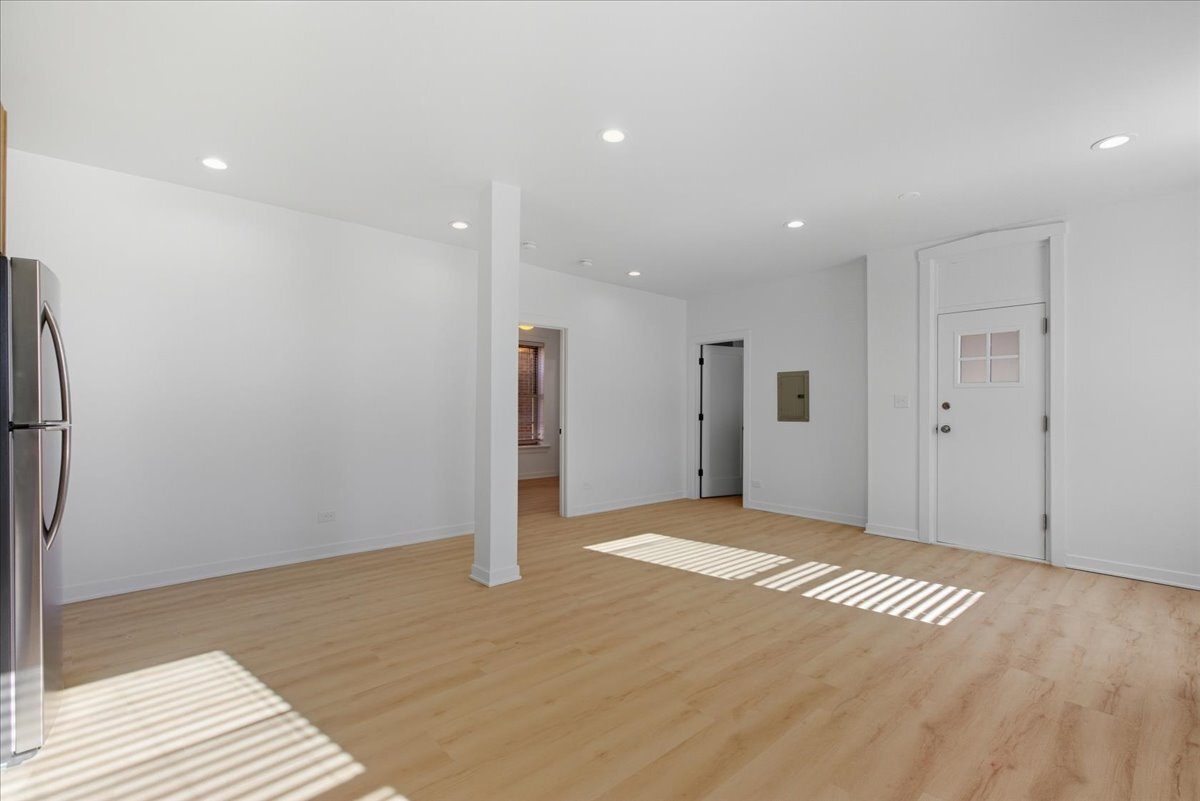 Building Photo - 6977 N Bell Ave