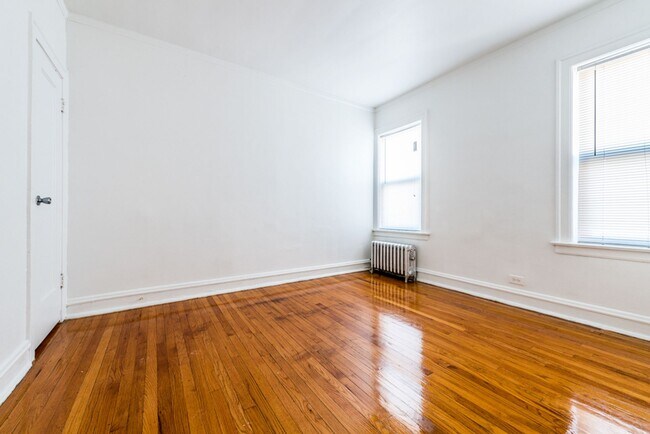 Building Photo - 7700 S Kingston Ave Chicago, IL 60649