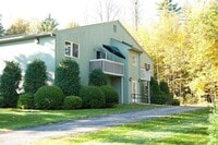 Building Photo - 2 Bed, 1 Bath Apartment