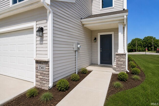 Building Photo - 3561 Canal Square Dr