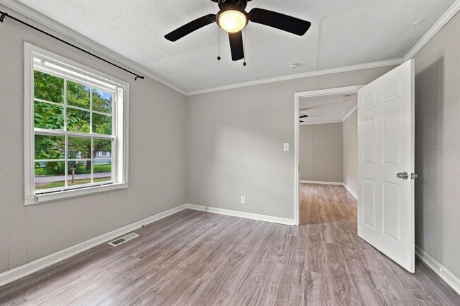 Building Photo - 1202B Cline Ave