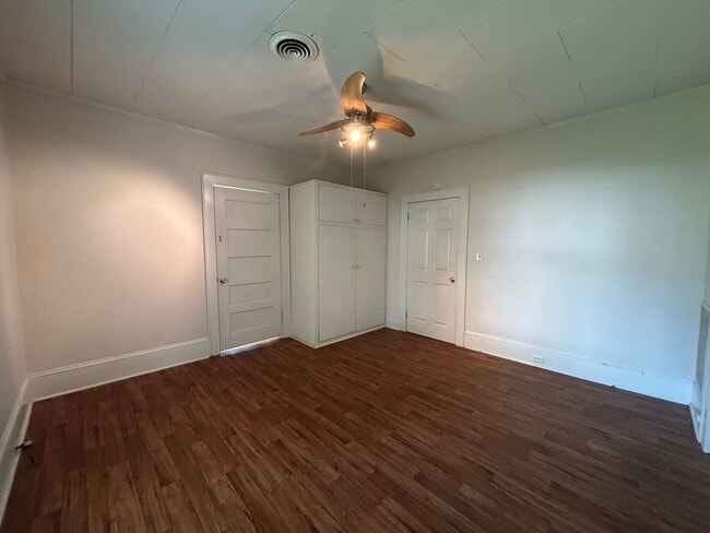 Building Photo - Heart of Historic Home