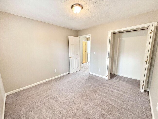 Building Photo - 5907 Brookside Dr SE