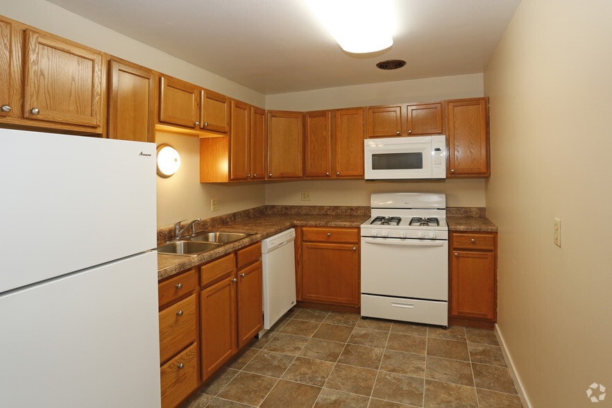 2BR, 1BA - Remodeled - Kitchen - Carriage Hill Apartments