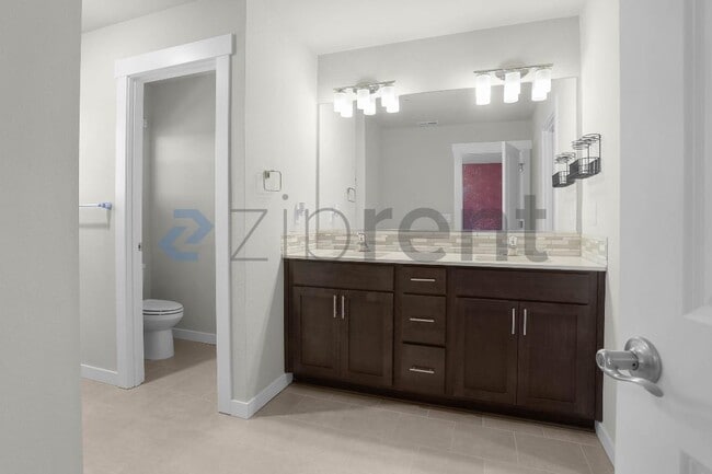 Building Photo - 1621 Seattle Hill Rd