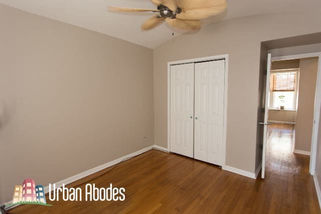 Building Photo - 4312 N Clarendon Ave