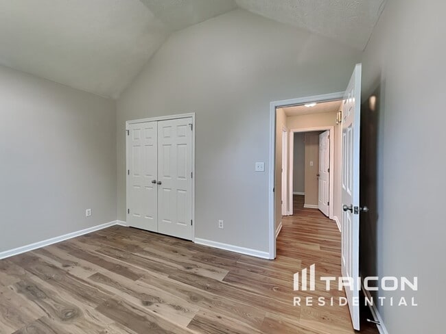Building Photo - 576 Deer Path
