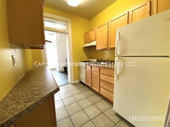 Building Photo - 470 E 300 S
