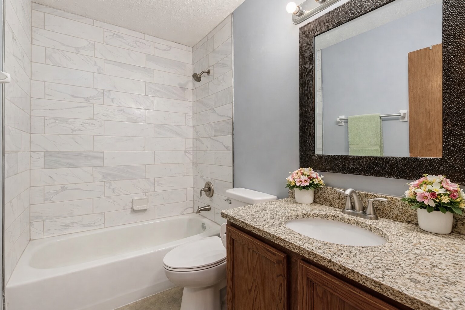 Building Photo - 8635 Oak Creek Dr