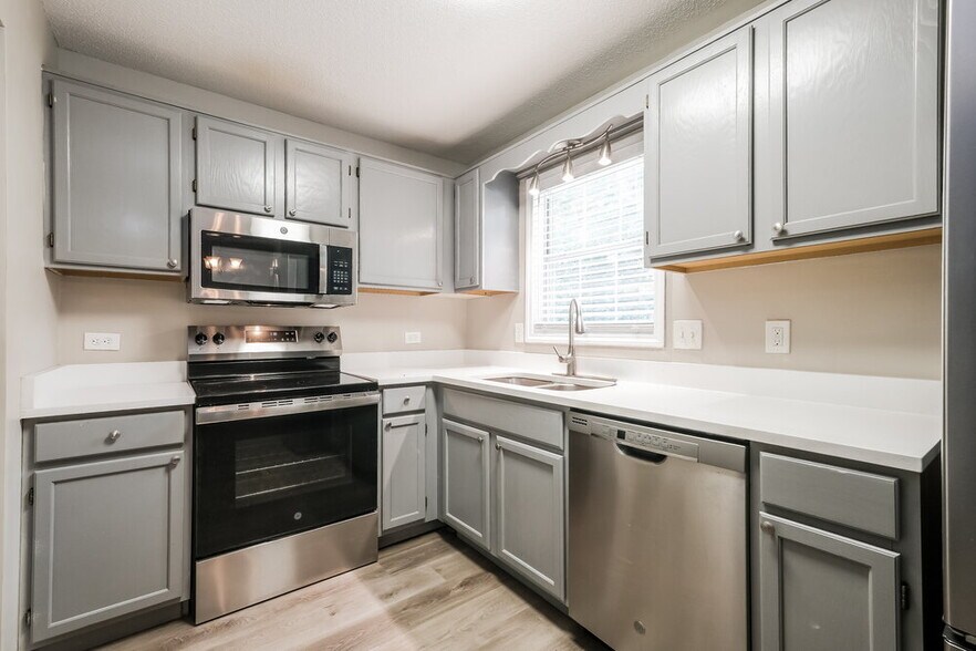 Building Photo - 116 Brentwood Ct