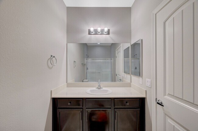 Building Photo - Beautiful DR Horton Home in Centennial Hil...