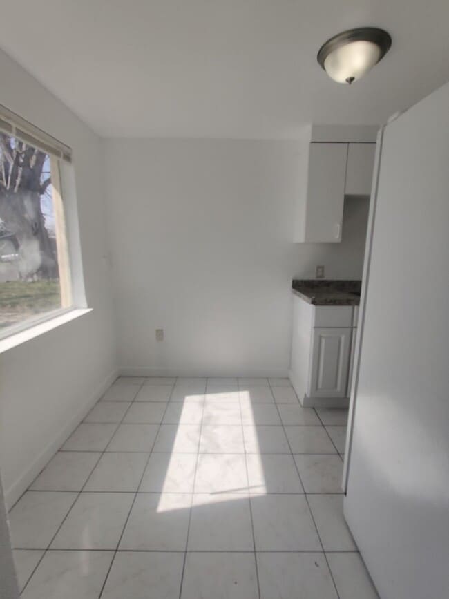 Building Photo - Cute and Cozy Updated Duplex in Kennewick ...