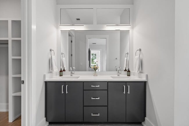 Building Photo - 119 Acklen Park Dr