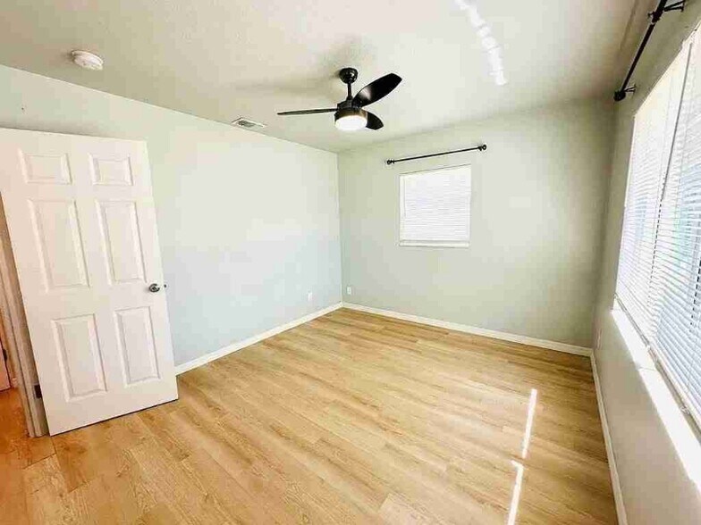 Building Photo - 5213 12th Ave S