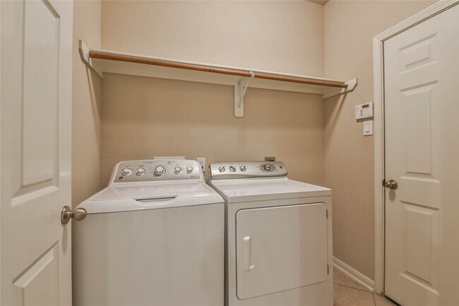 Building Photo - 1135 Glenwood Canyon Ln