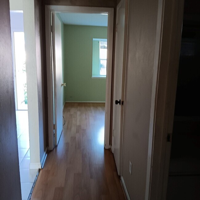 Building Photo - 13807 Towne W Blvd