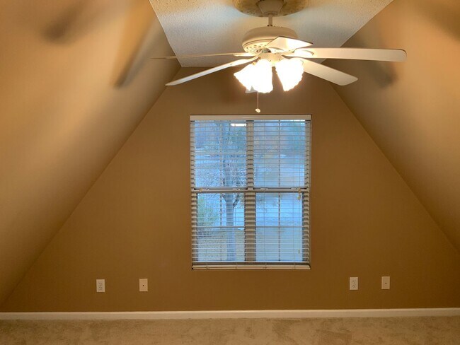 Building Photo - Coolant River Water Front 4 Bedrooms / 2 F...