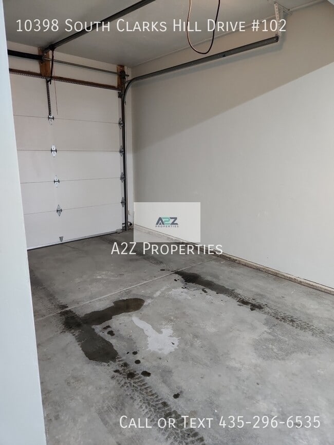 Building Photo - 10398 S Clarks Hill Dr