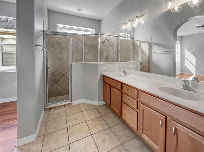 Building Photo - Spacious 3/2 with enclosed office and fence enclosed yard!