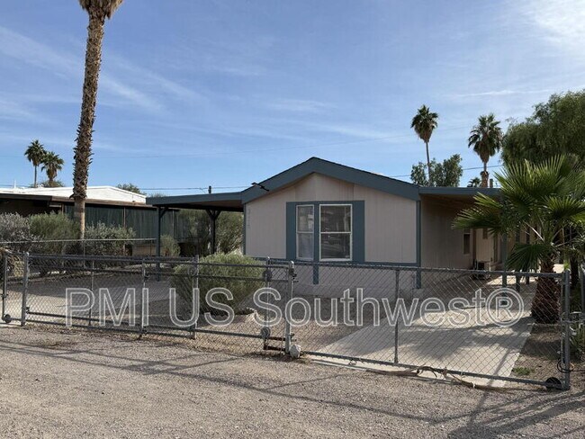 Building Photo - 314 Riverwood Ln