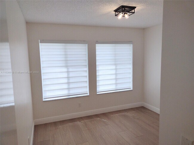 Building Photo - 1740 SW 110th Terrace