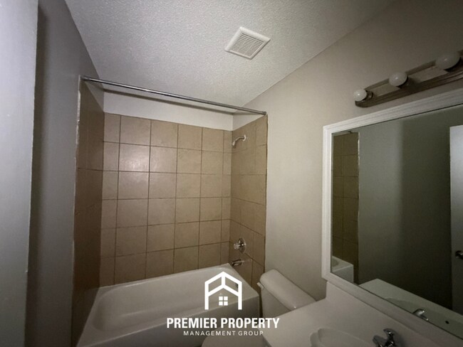 Building Photo - Charming 3BR/2BA Bartlett Area Home | Brick Fireplace & Bay Window