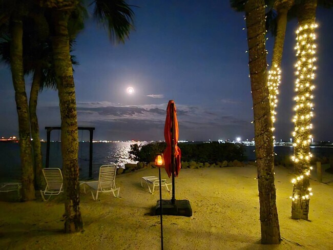 Building Photo - 200 S Banana River Dr