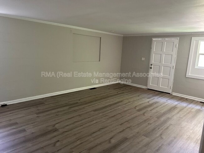 Building Photo - 612 N 9th St