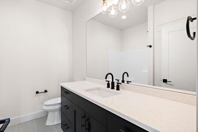 Building Photo - 2440 W Iron Coop St