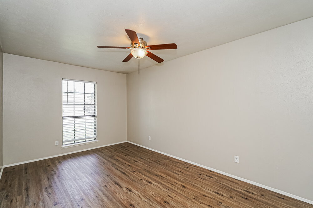 Building Photo - 4141 Yellowleaf Dr