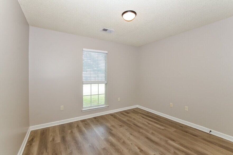 Building Photo - 7100 Hunter's Horn Dr