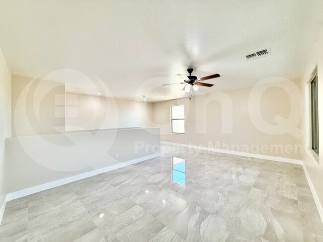Building Photo - 10631 E Sunflower Ln