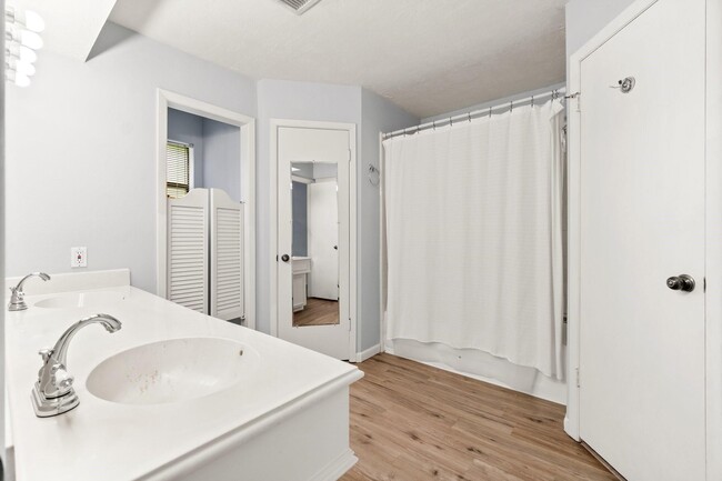 Building Photo - 29 W Torch Pine Cir