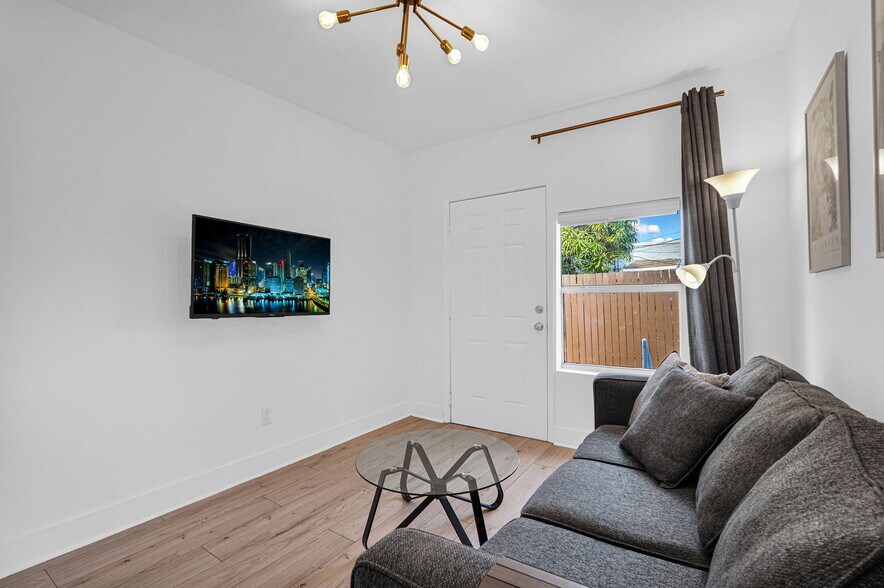 Building Photo - 37 NW 47th St