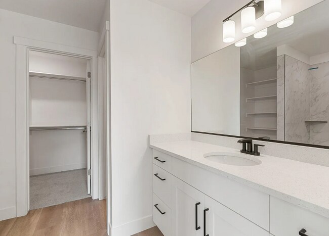 Building Photo - Stunning 3 Bedroom in Beautiful Desert Color Community