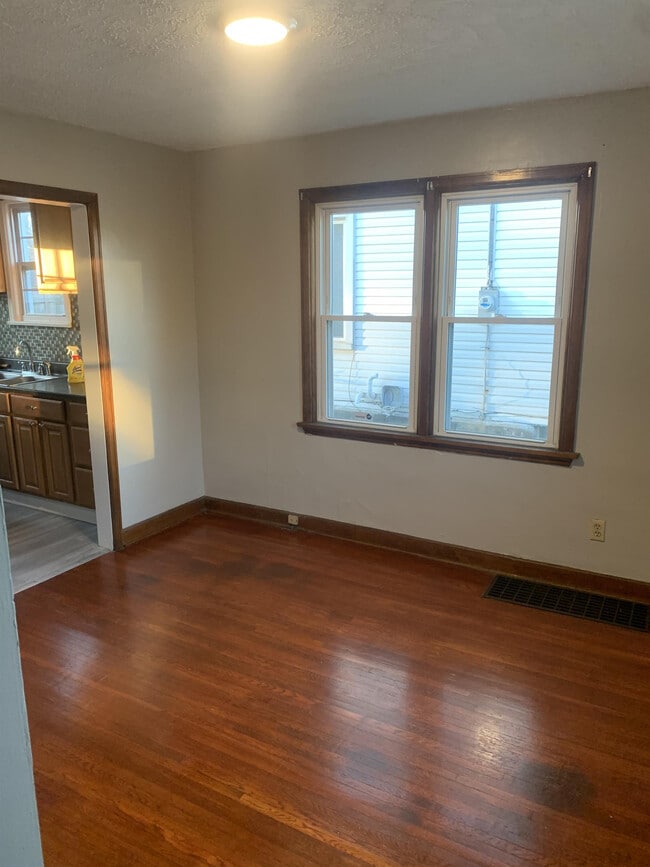 Building Photo - 999 Fairwood Ave