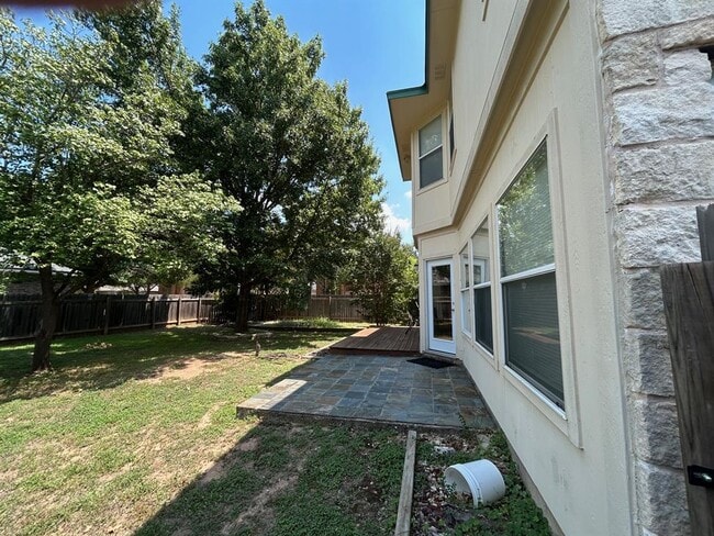 Building Photo - 5000 Cleves St