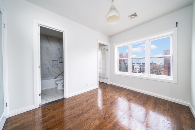Building Photo - 386 Bergen Ave