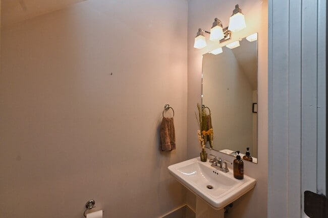 Building Photo - **NEWER HOME IN THE HEART OF EAST NASHVILL...