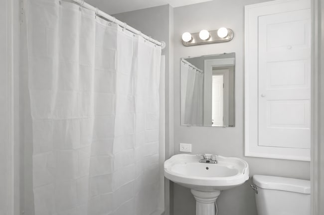 Building Photo - Updated 2 Bedroom SW Canton House for Rent