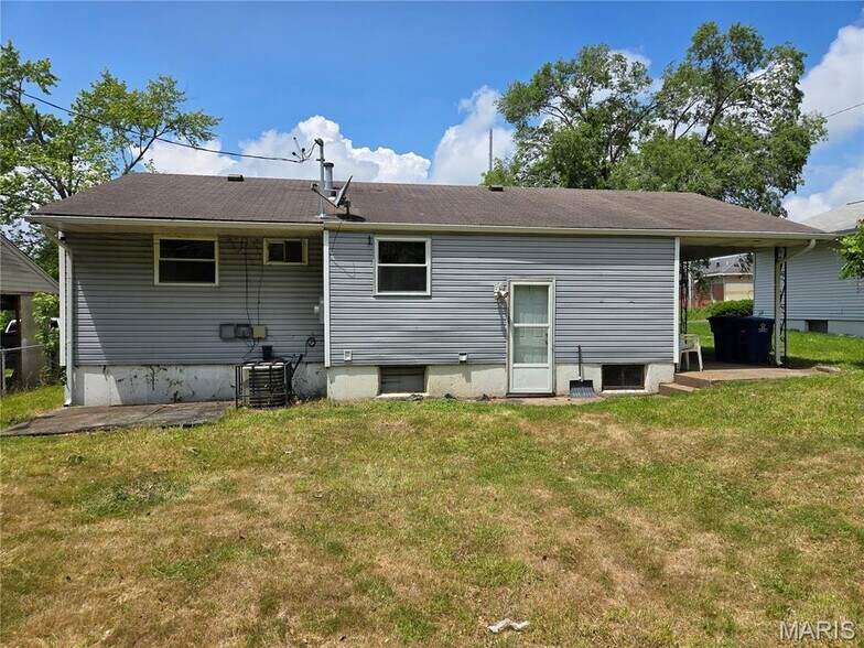 Building Photo - 10458 Spring Garden Dr