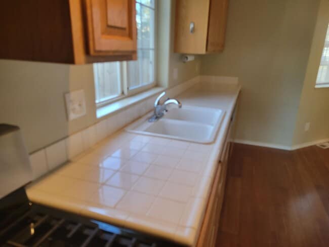 Building Photo - Single level home close to Old Mill & Blakely Park