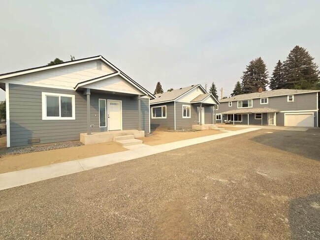 Building Photo - 1214 N Baker Ave
