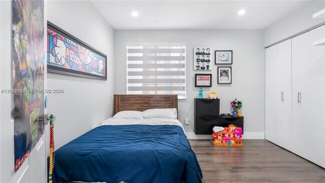 Building Photo - 321 SW 194th Ave