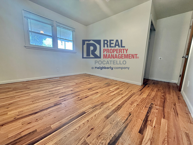 Building Photo - 3 bed 2 bath - 1 car garage - Bonus room -...