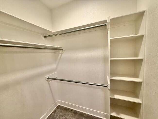 Building Photo - Beautiful and Spacious 3-Bedroom, 2-Bath R...