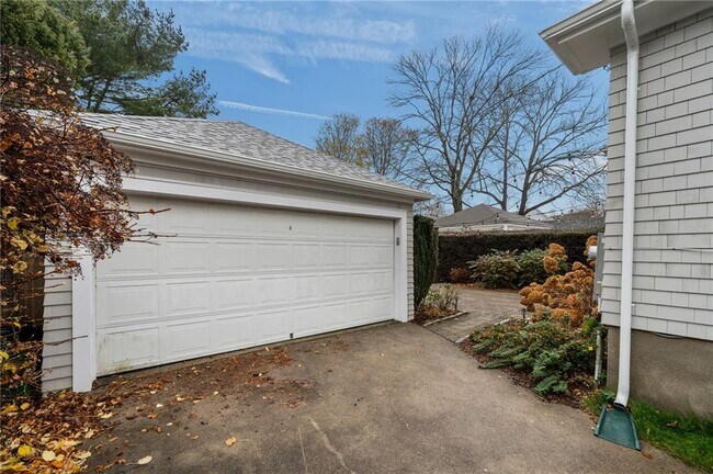 Building Photo - 36 Almy St